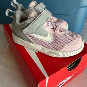 Nike Kids Light Pink and Gray Sneakers